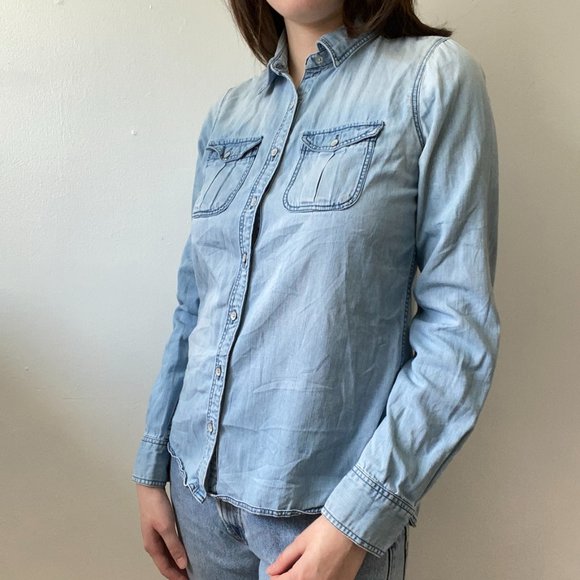 Stylish Denim Button-up Shirt - Picture 2 of 4